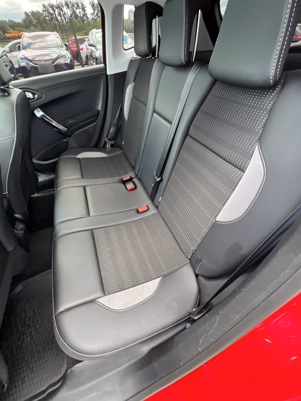Peugeot 2008 фото 15
