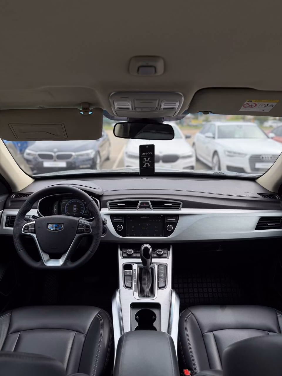 Geely Atlas фото 9