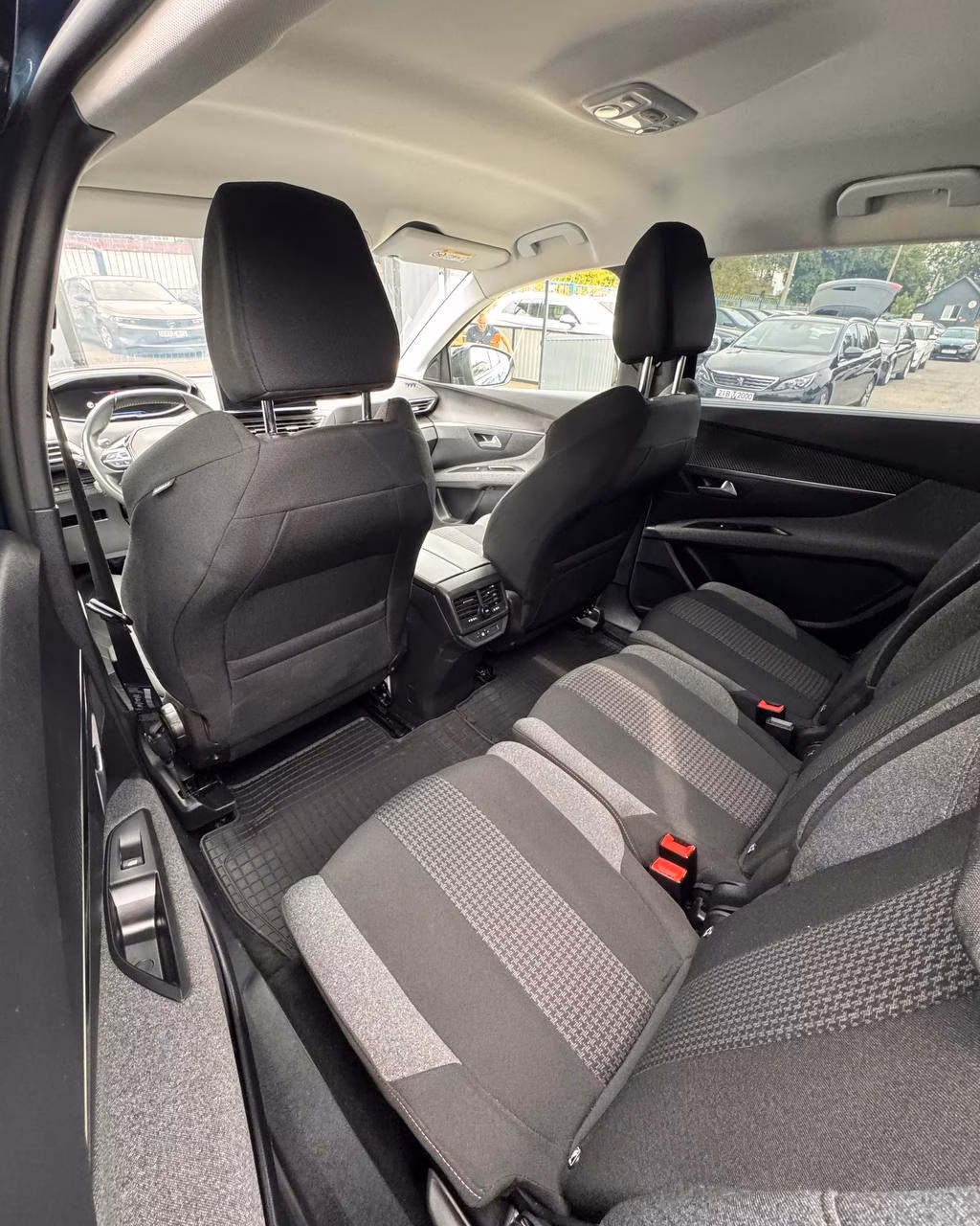 Peugeot 5008 фото 13