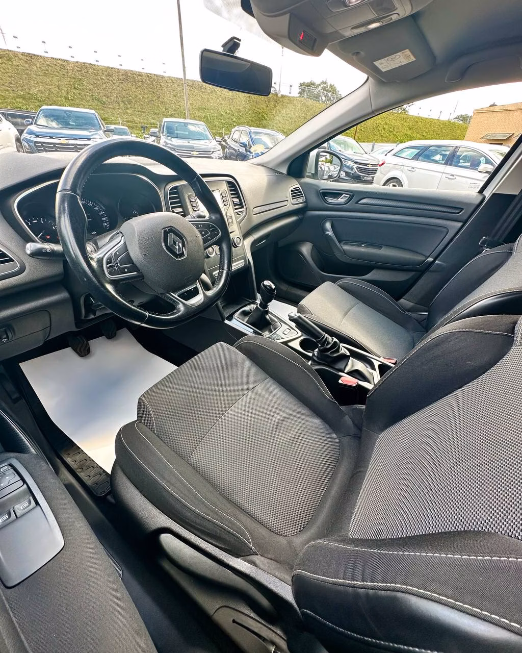 Renault Megane фото 9