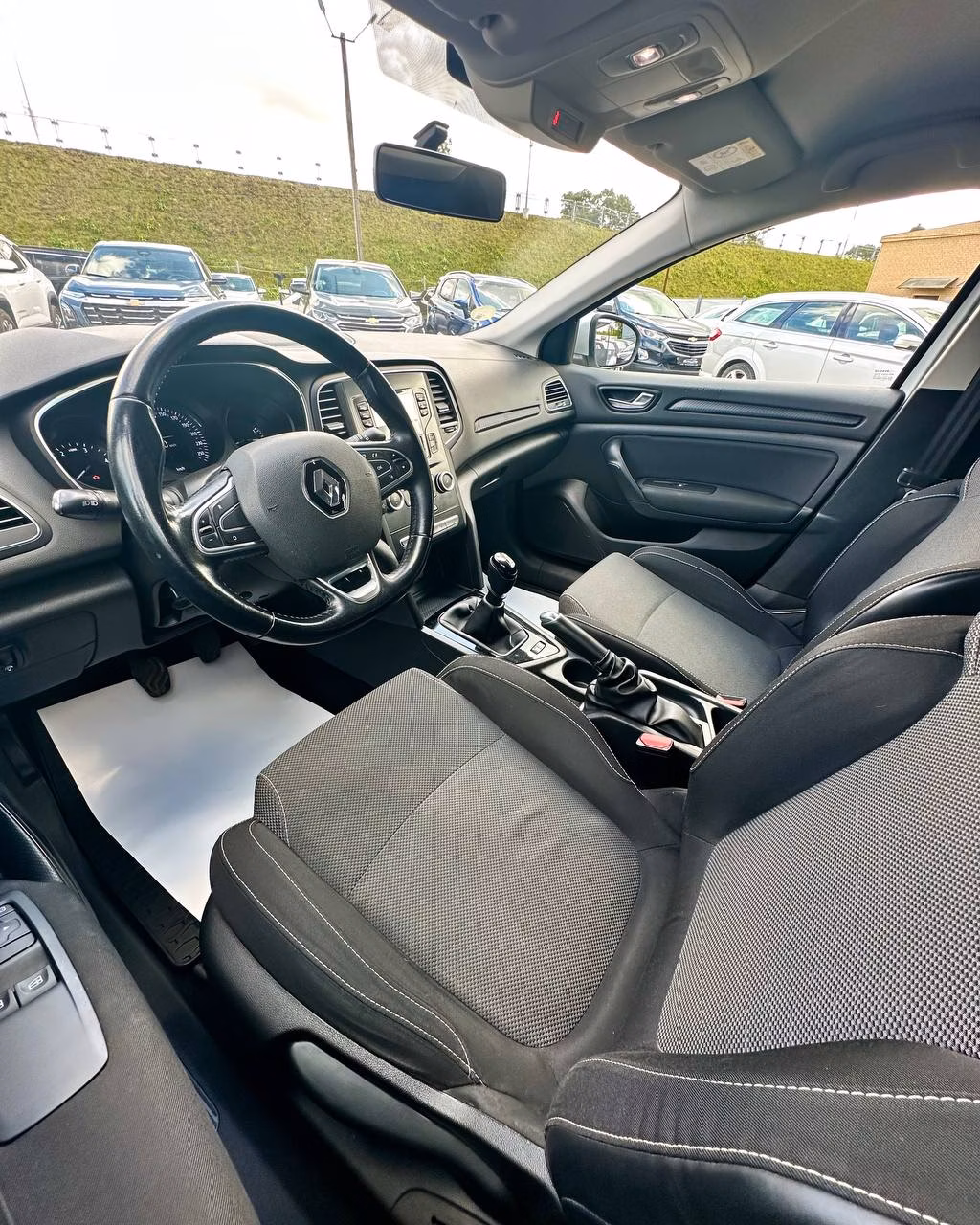 Renault Megane фото 10