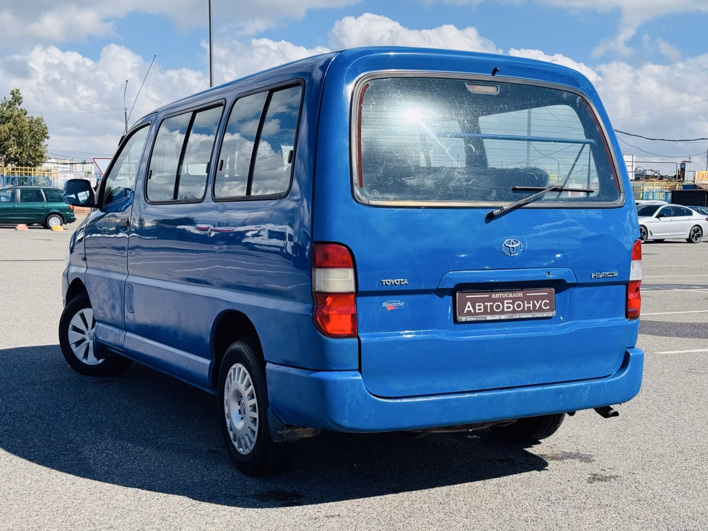 Toyota Hiace фото 4
