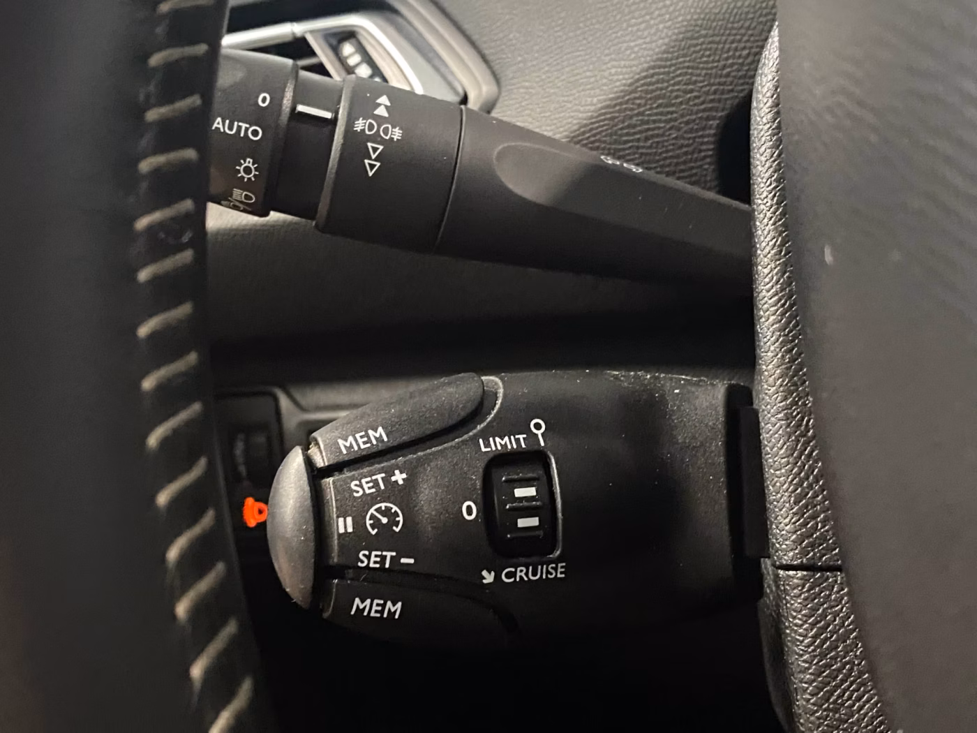 Peugeot 308 фото 8