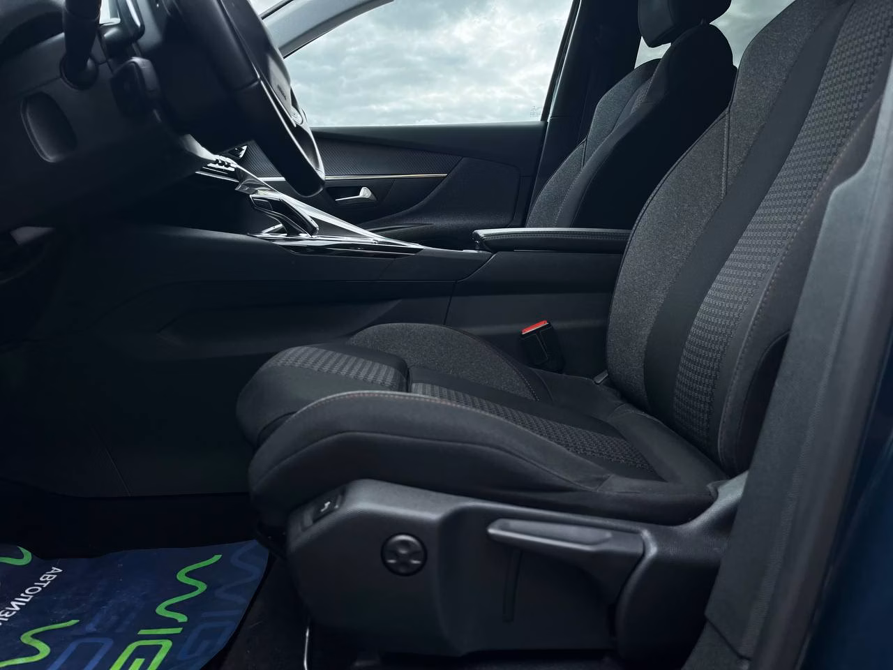 Peugeot 5008 фото 9