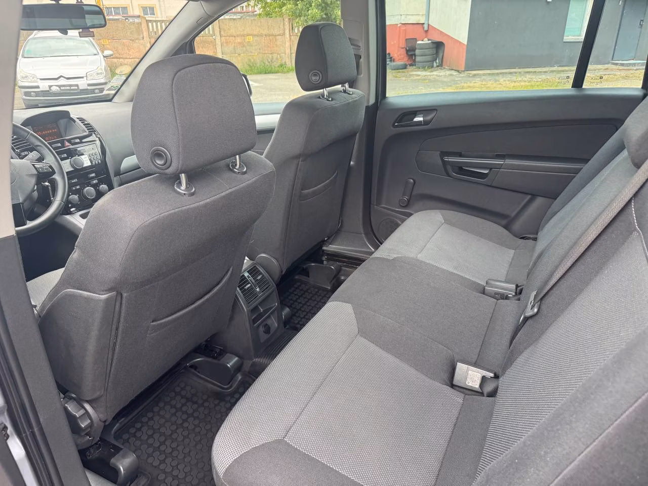 Opel Zafira фото 10