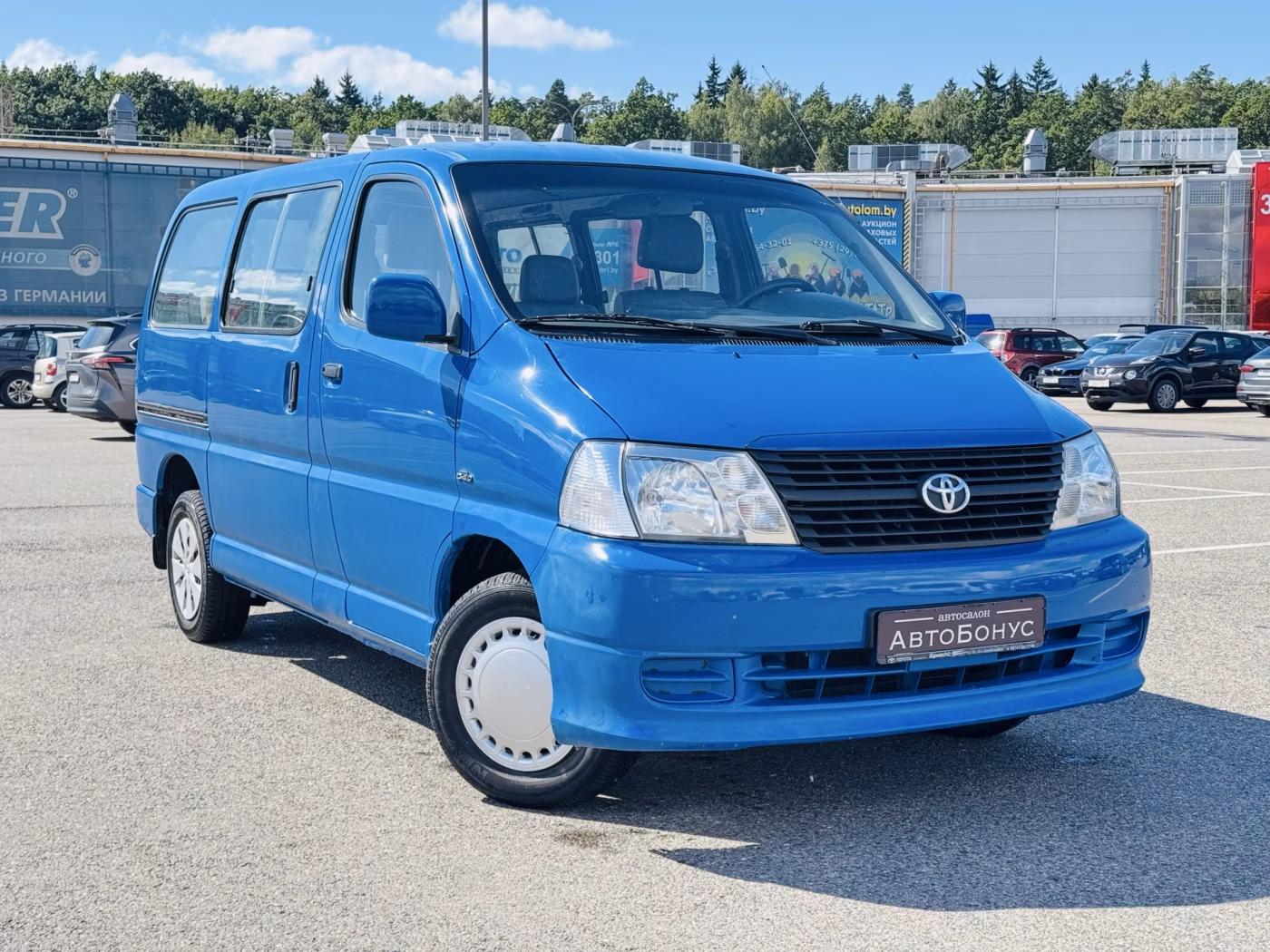 Toyota Hiace фото 3