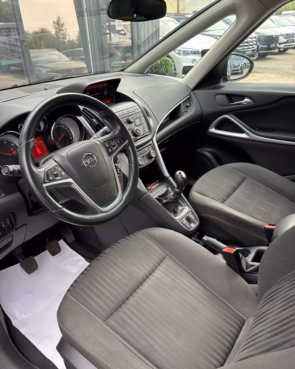 Opel Zafira фото 8