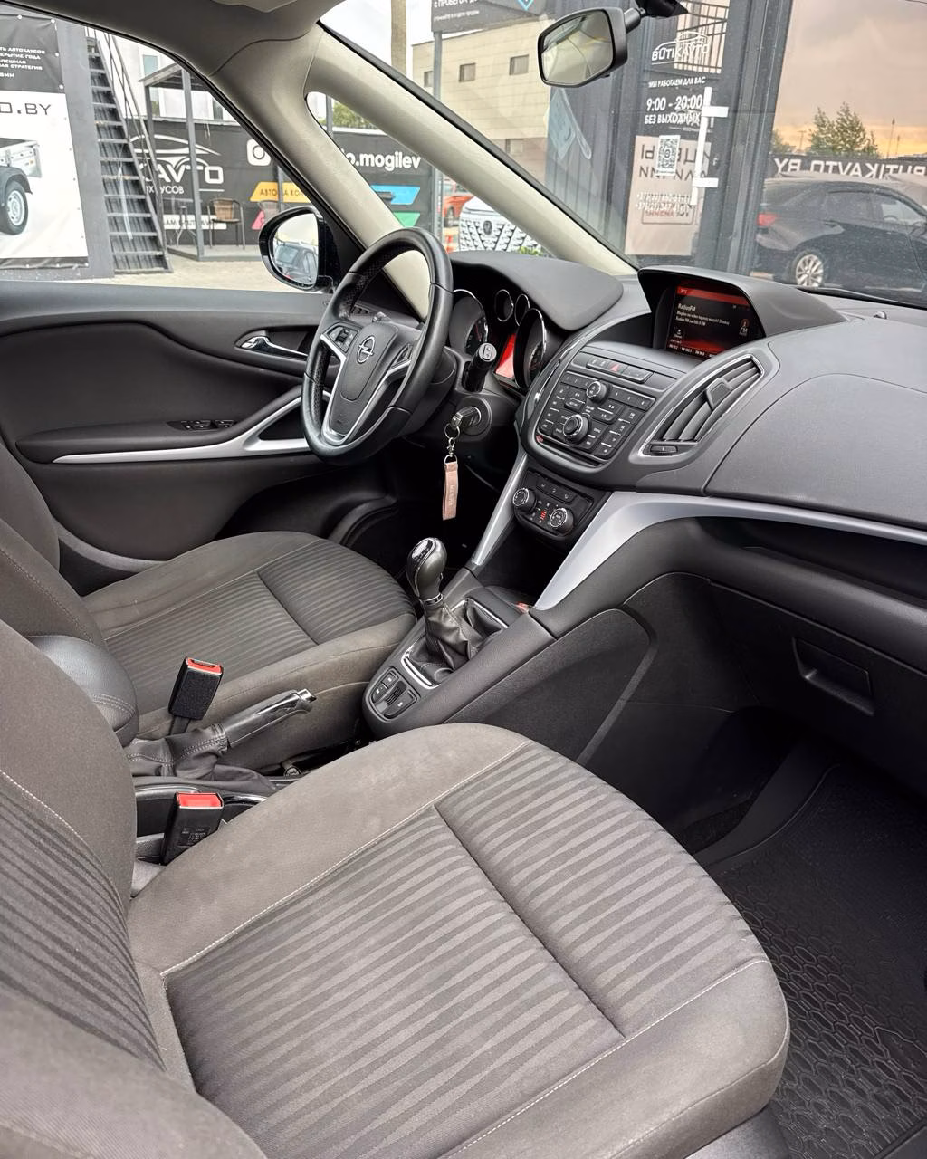 Opel Zafira фото 10