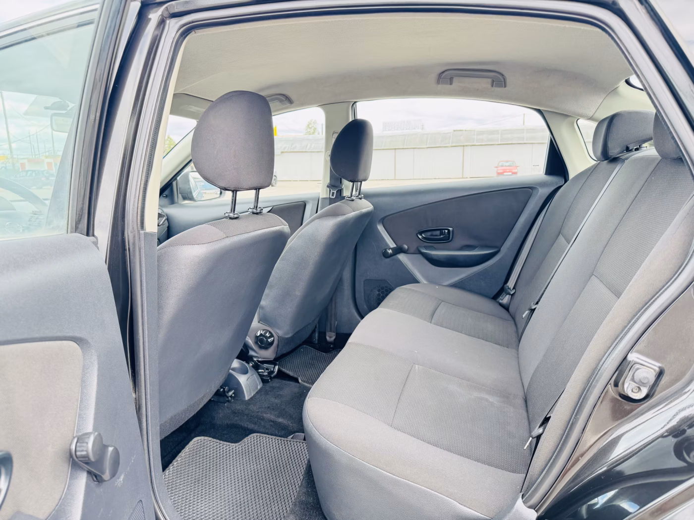 Nissan Almera фото 6