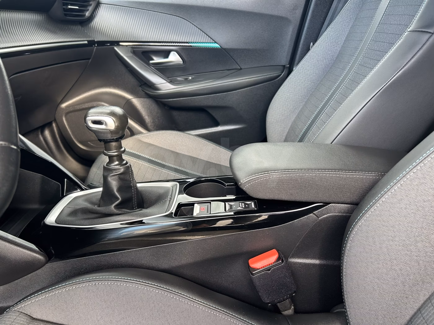 Peugeot 2008 фото 18