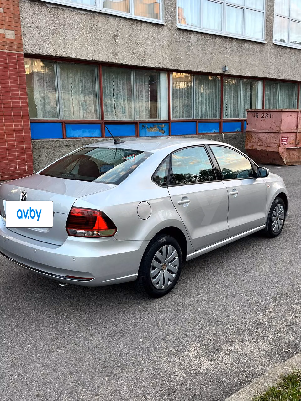 Volkswagen Polo Sedan фото 4