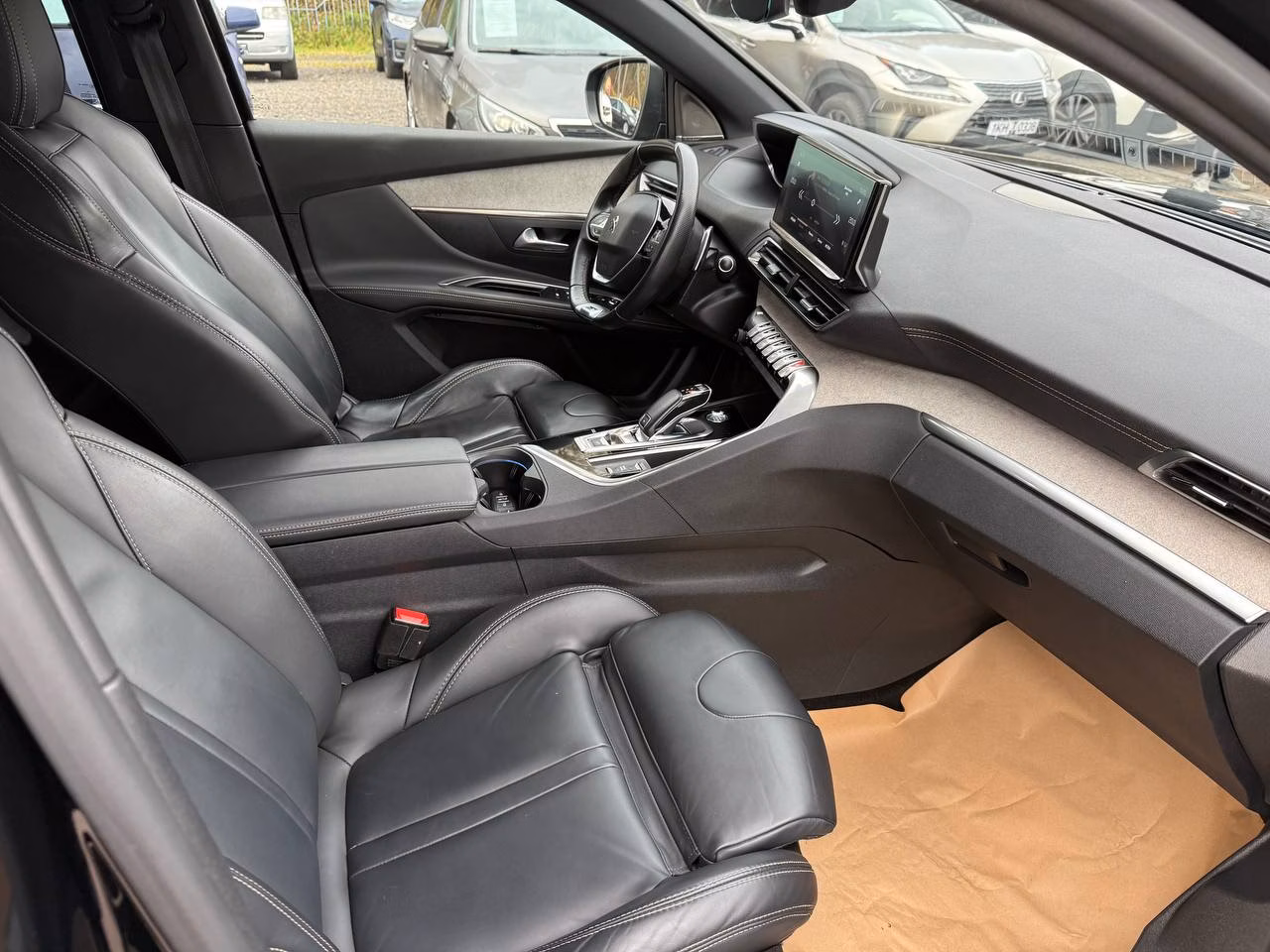 Peugeot 5008 фото 11