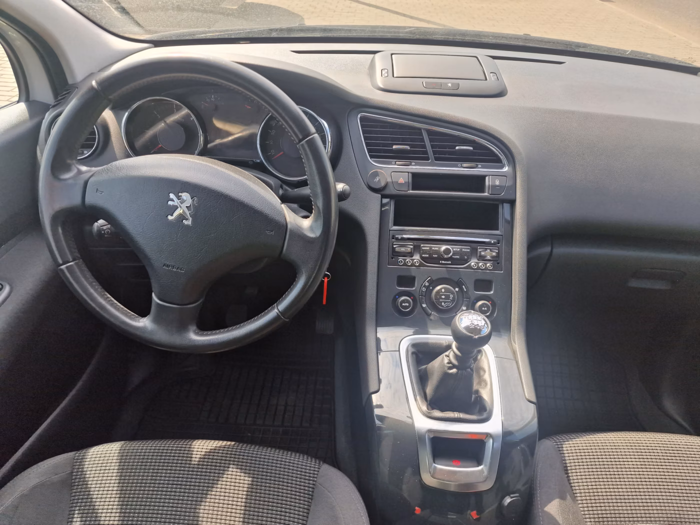 Peugeot 5008 фото 9