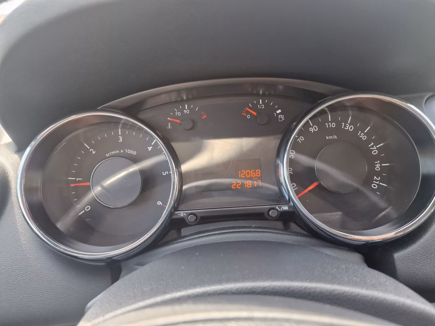 Peugeot 5008 фото 10