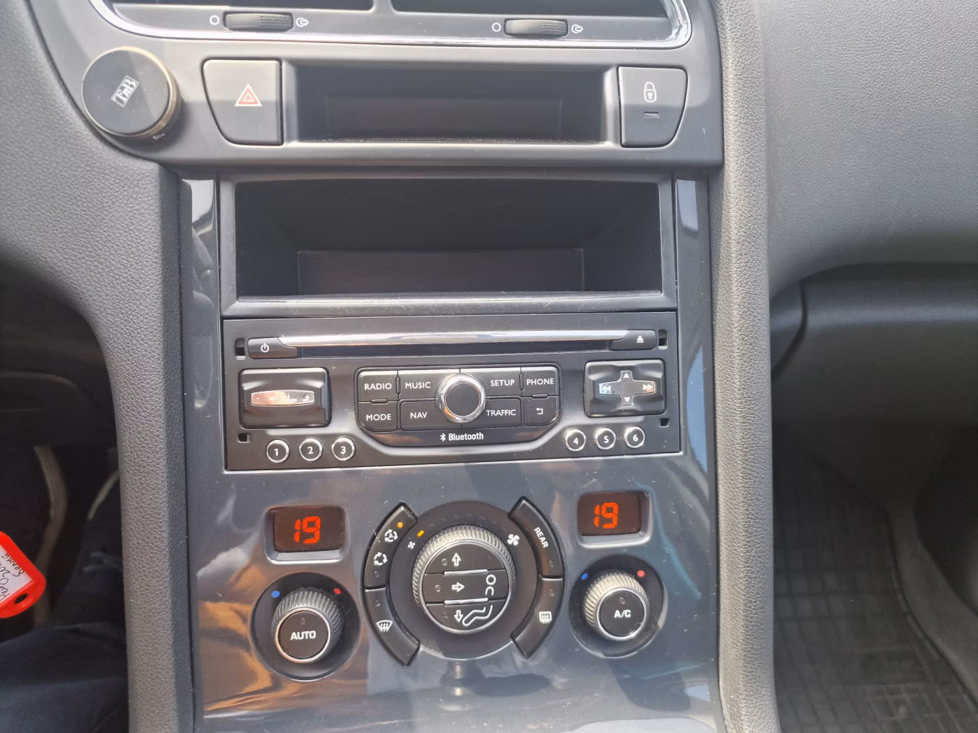 Peugeot 5008 фото 12