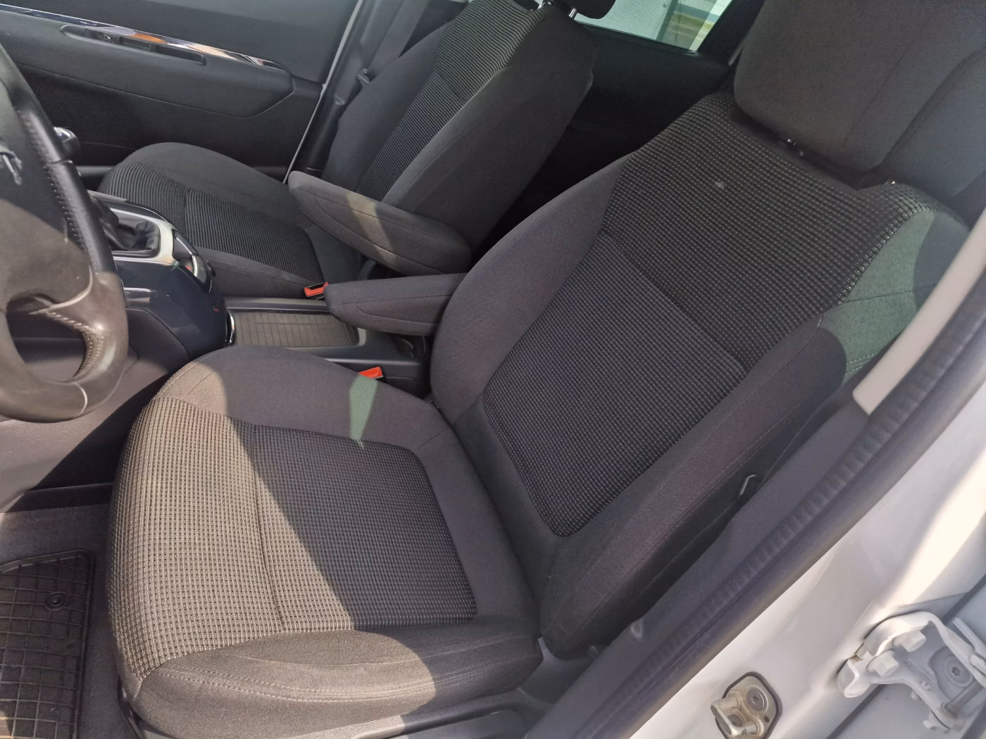 Peugeot 5008 фото 15