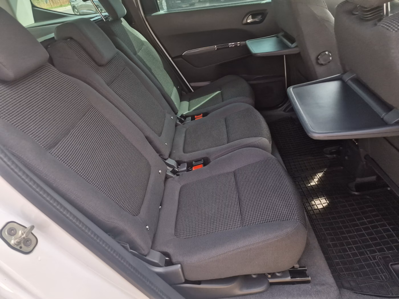 Peugeot 5008 фото 18