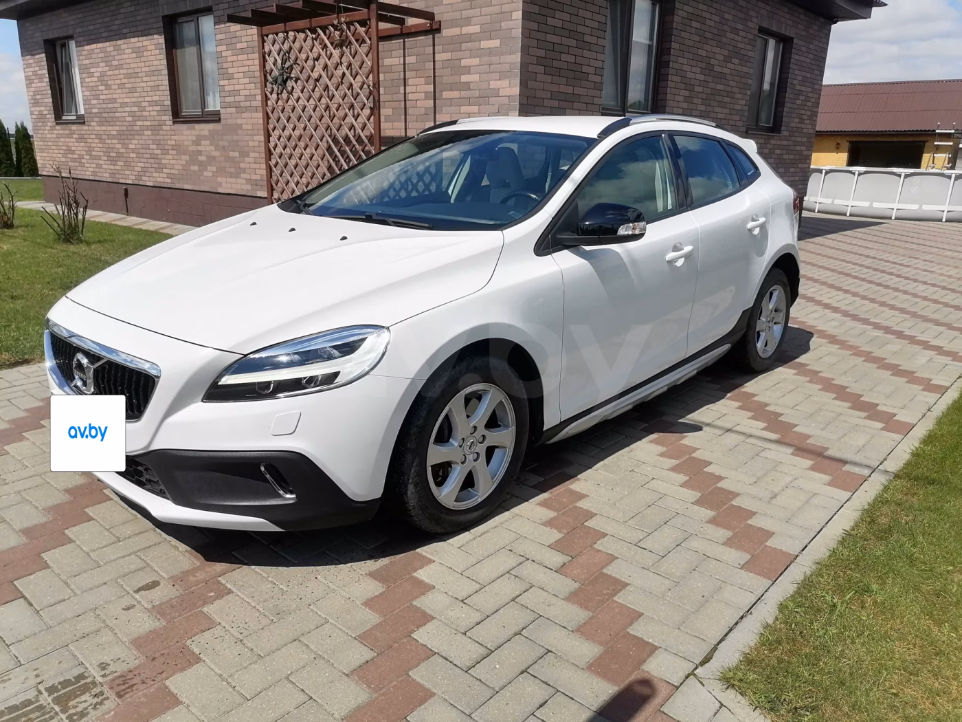 Volvo V40 Cross Country фото 3