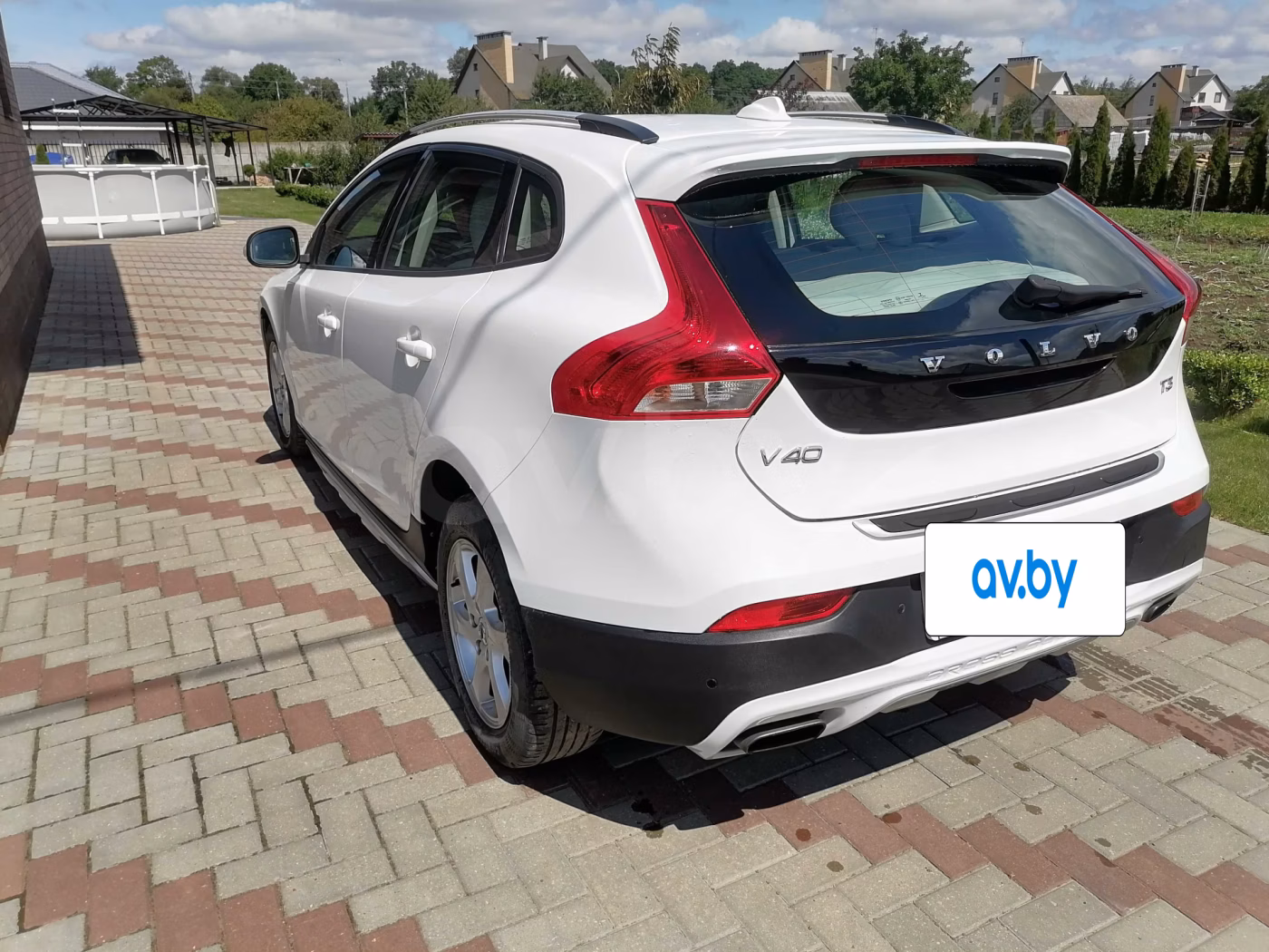 Volvo V40 Cross Country фото 6