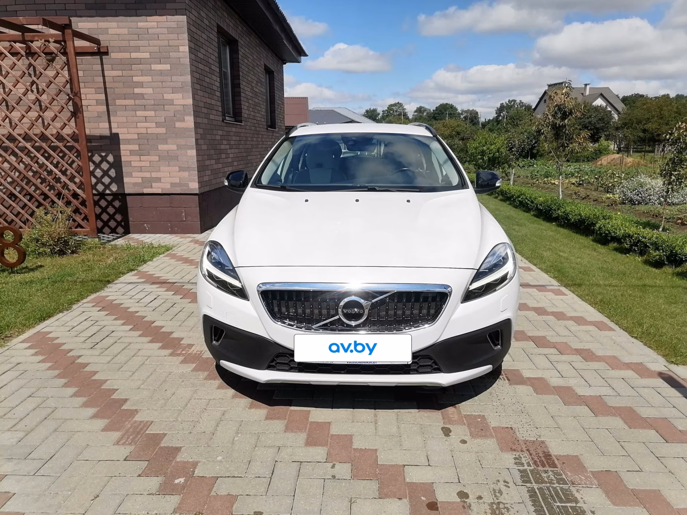 Volvo V40 Cross Country фото 2