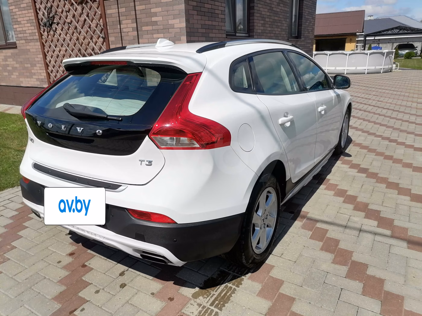Volvo V40 Cross Country фото 4