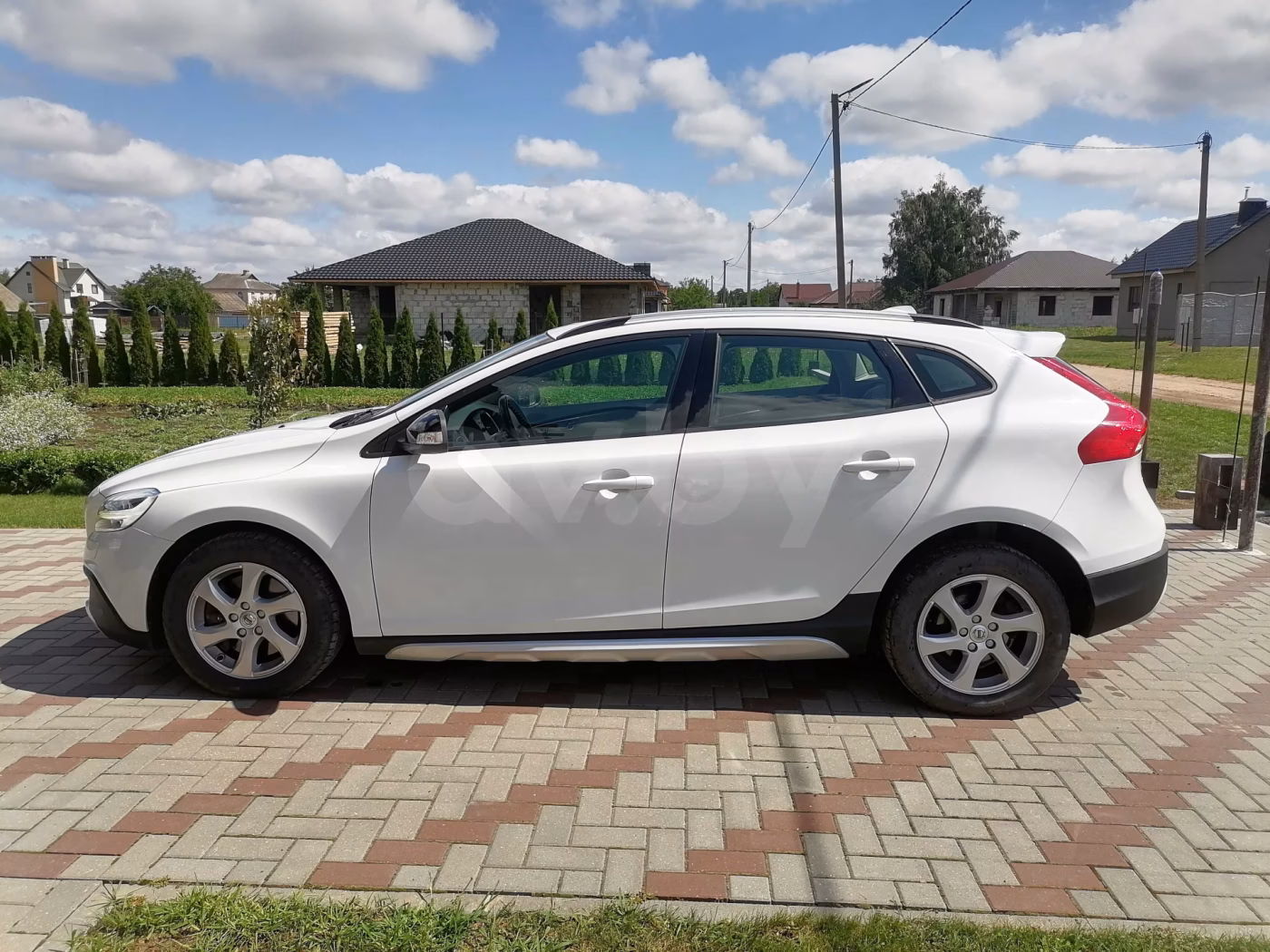 Volvo V40 Cross Country фото 8