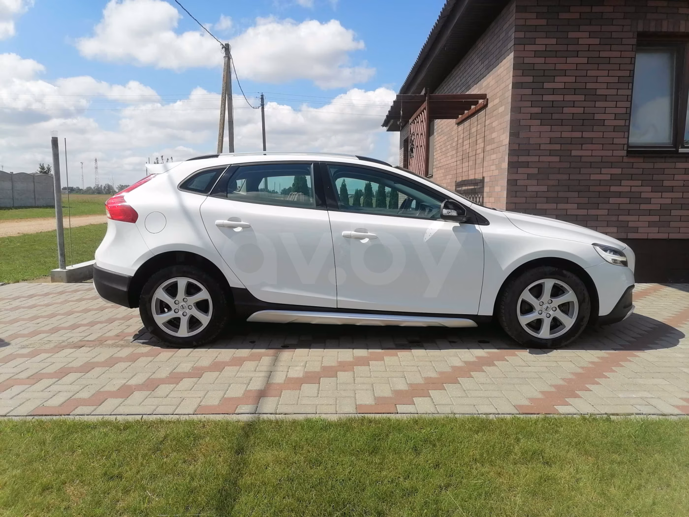 Volvo V40 Cross Country фото 7