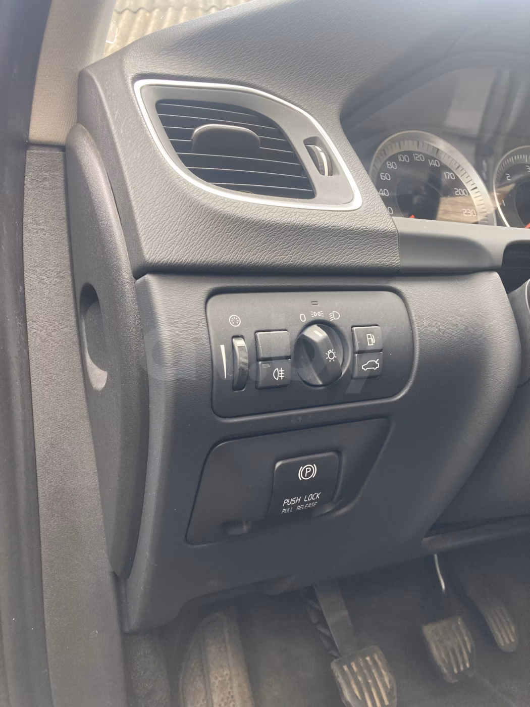 Volvo V60 фото 8