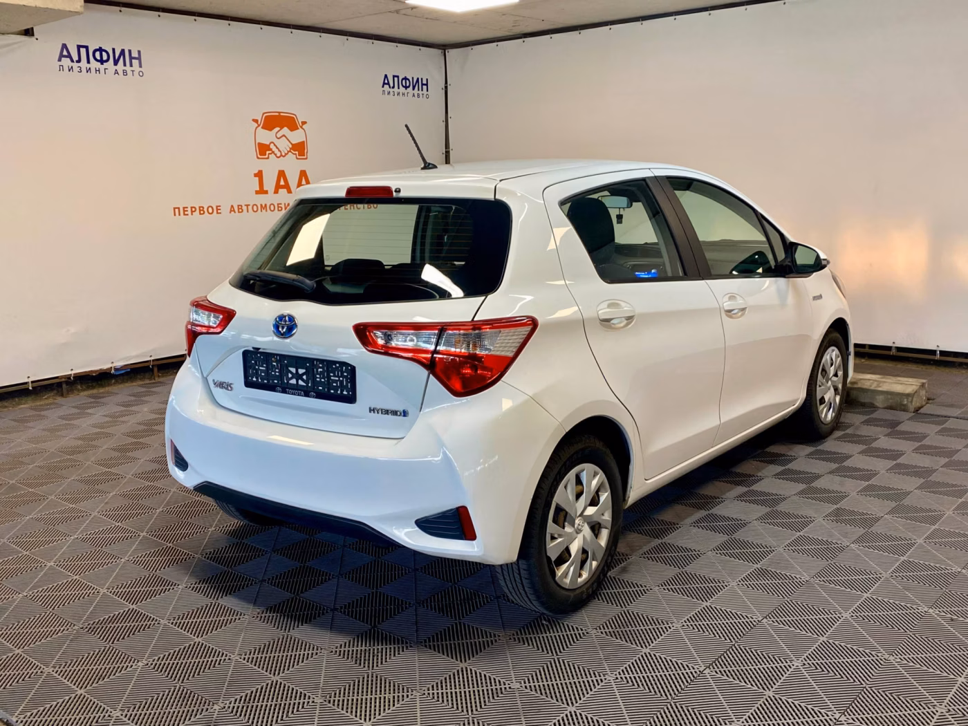Toyota Yaris фото 3