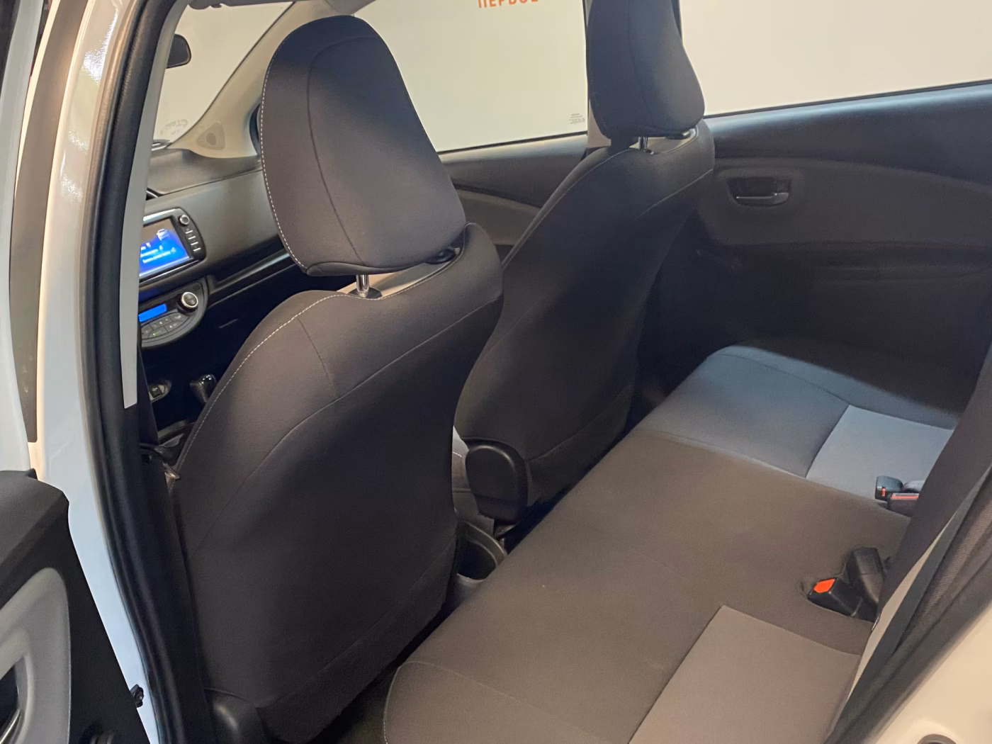 Toyota Yaris фото 6