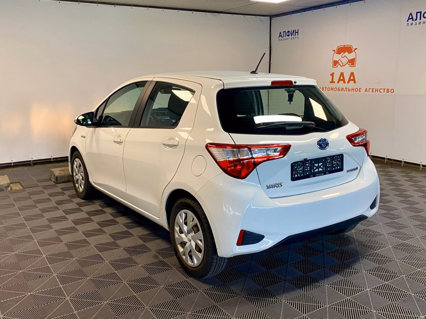 Toyota Yaris фото 4
