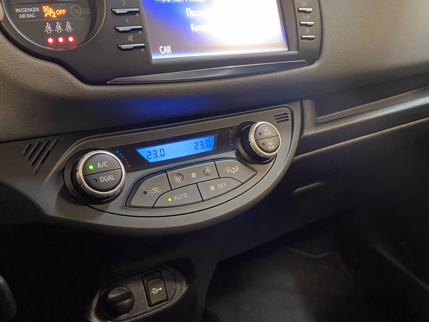 Toyota Yaris фото 11