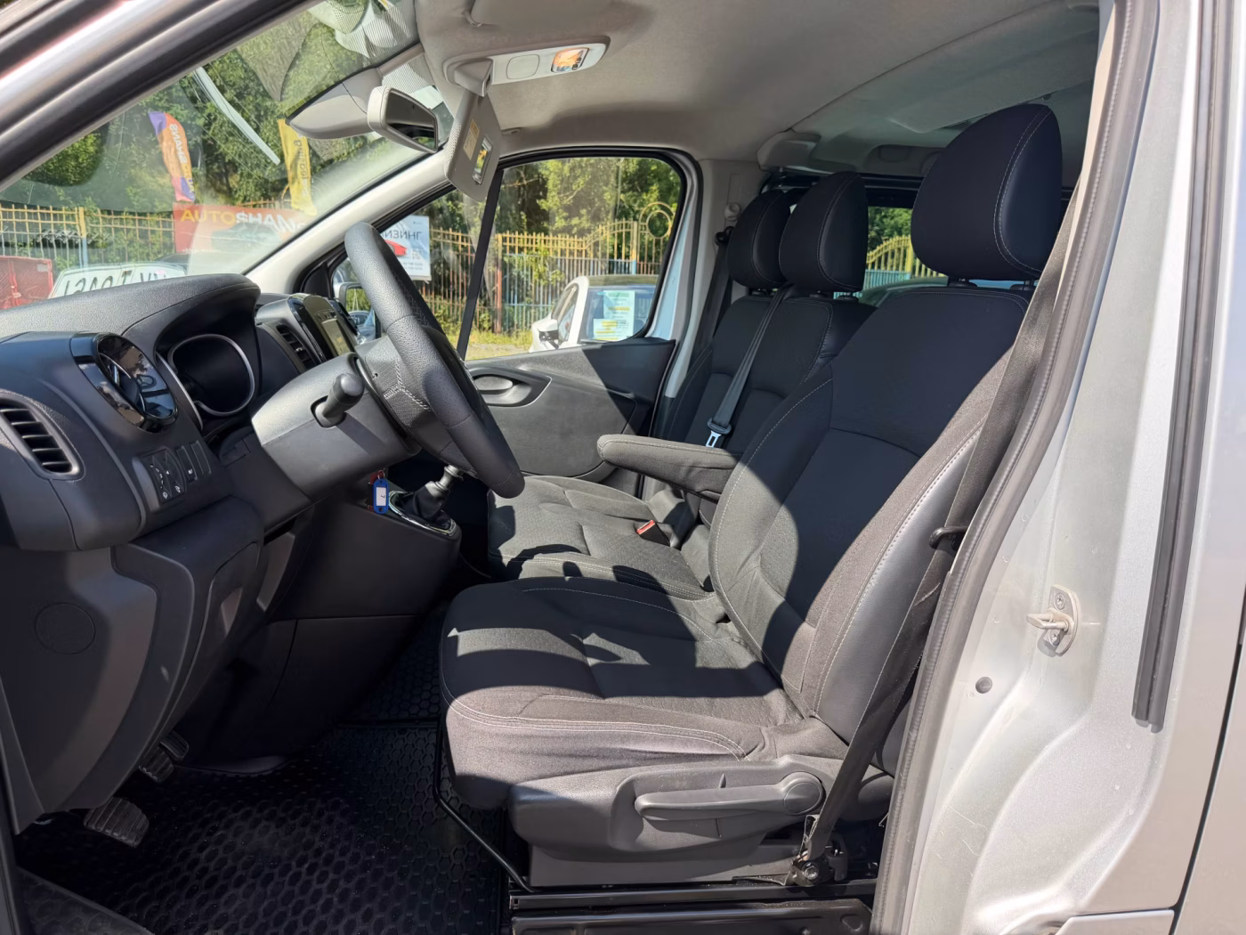 Opel Vivaro фото 14