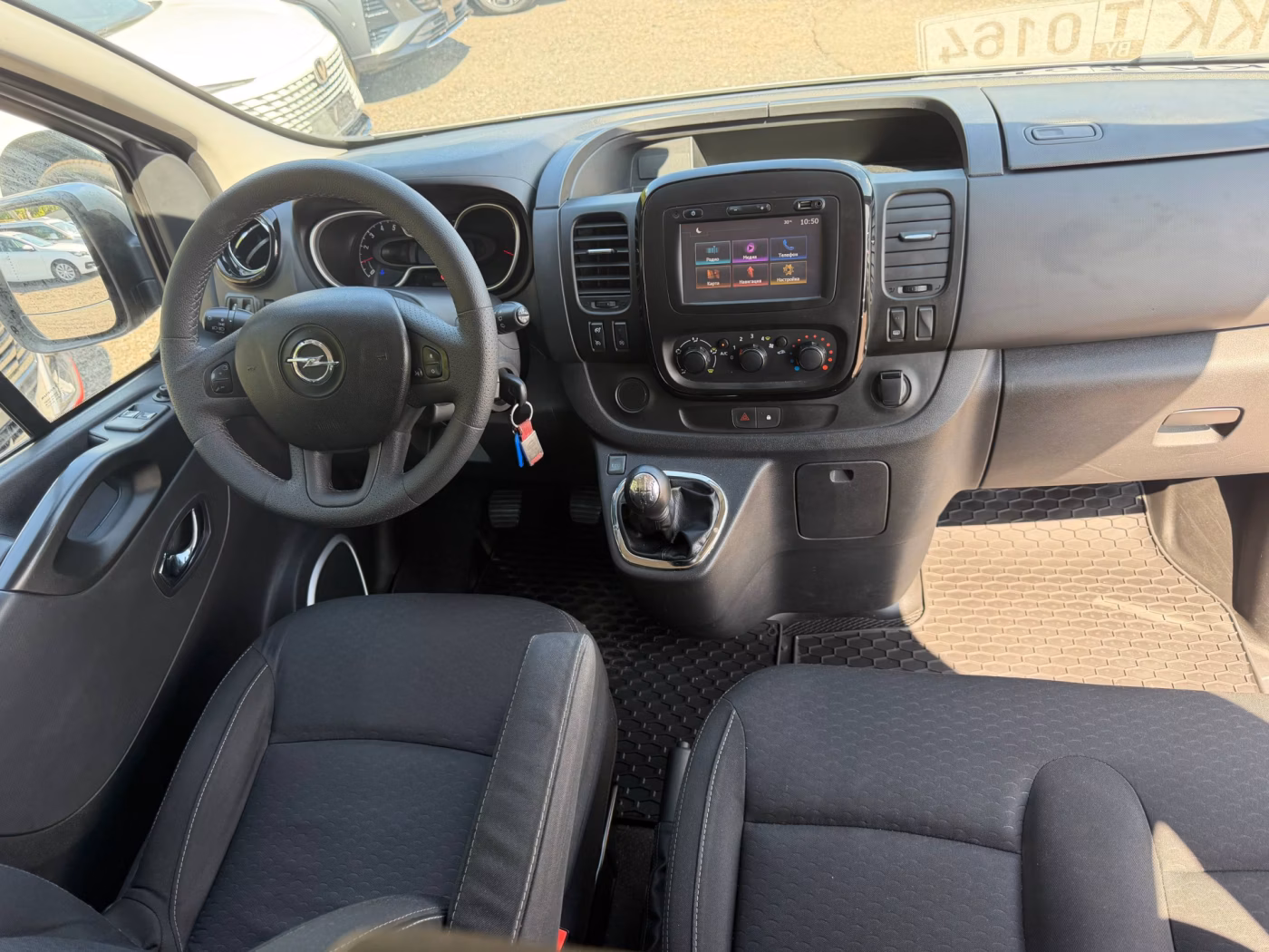Opel Vivaro фото 16