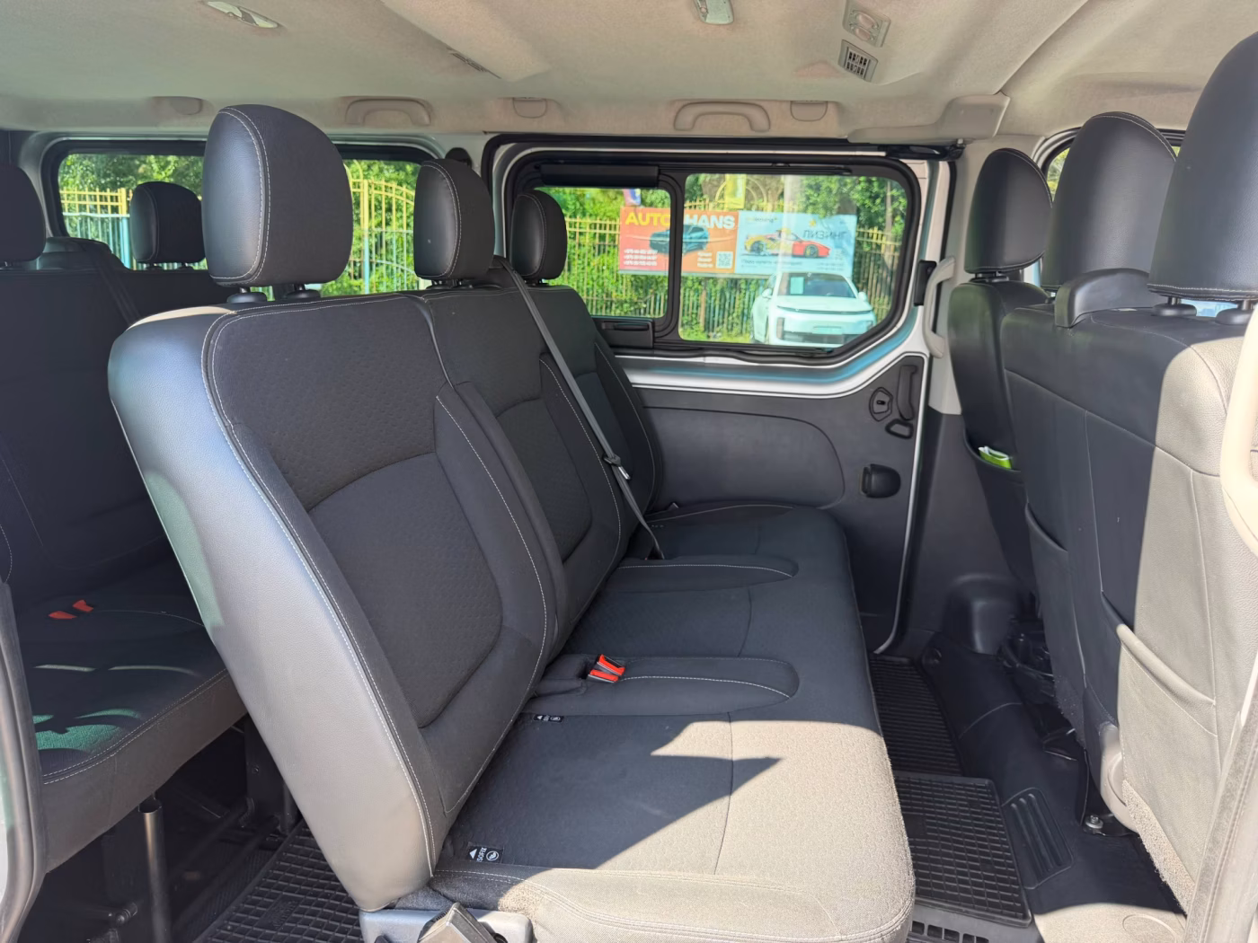 Opel Vivaro фото 18