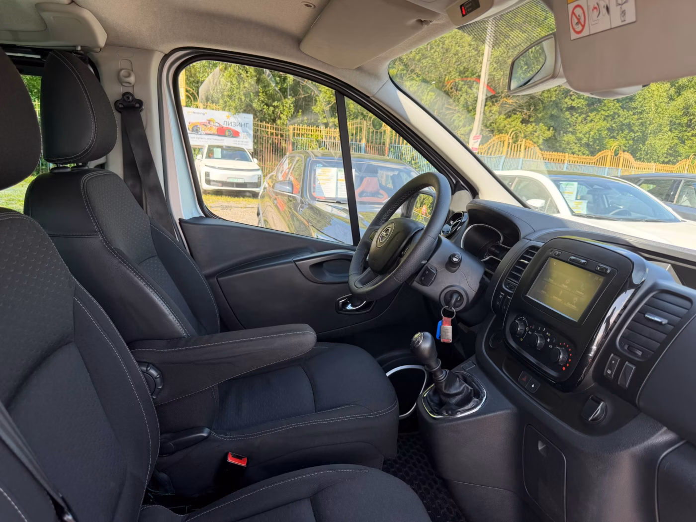 Opel Vivaro фото 15