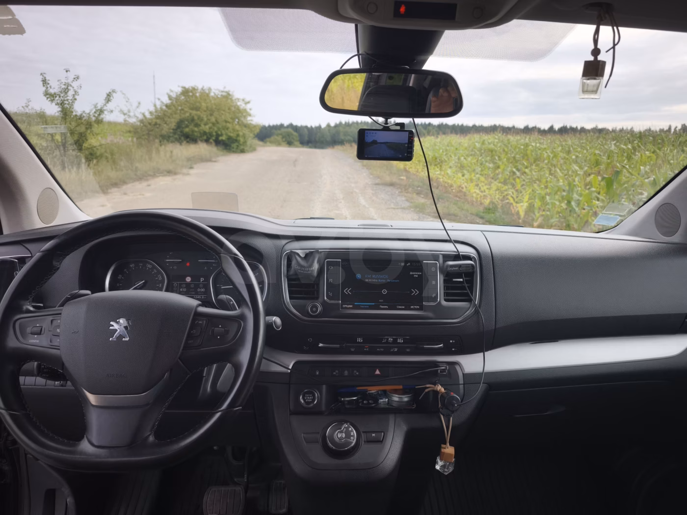 Peugeot Traveller фото 10
