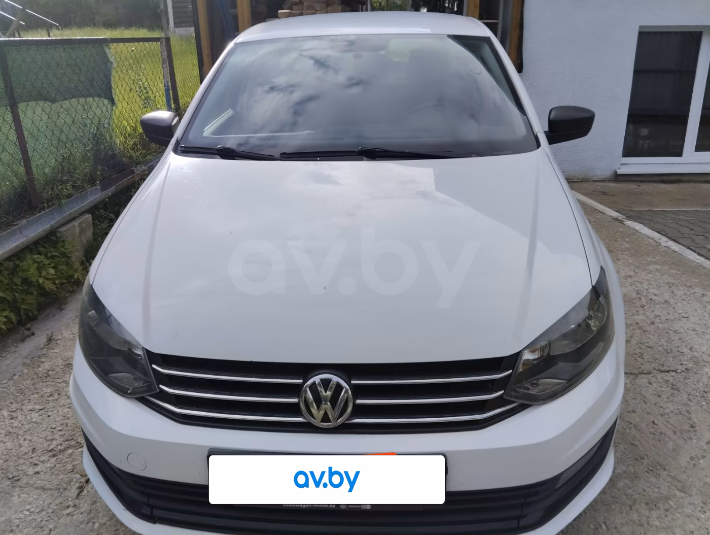 Volkswagen Polo Sedan фото 2