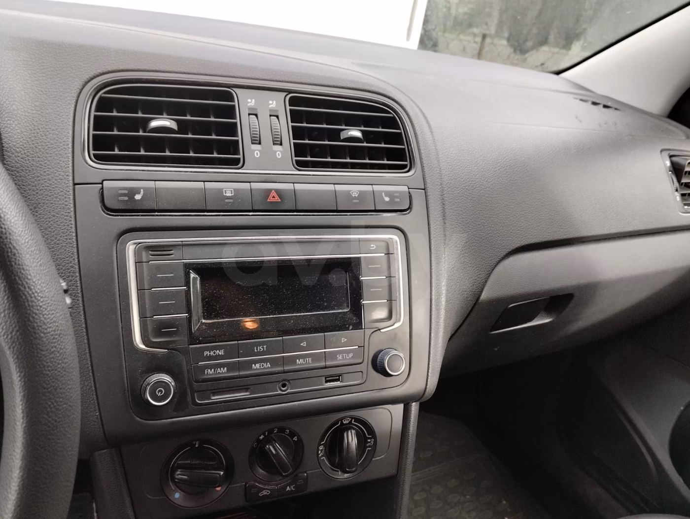 Volkswagen Polo Sedan фото 4