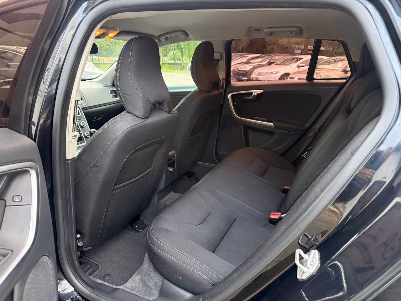 Volvo V60 фото 11