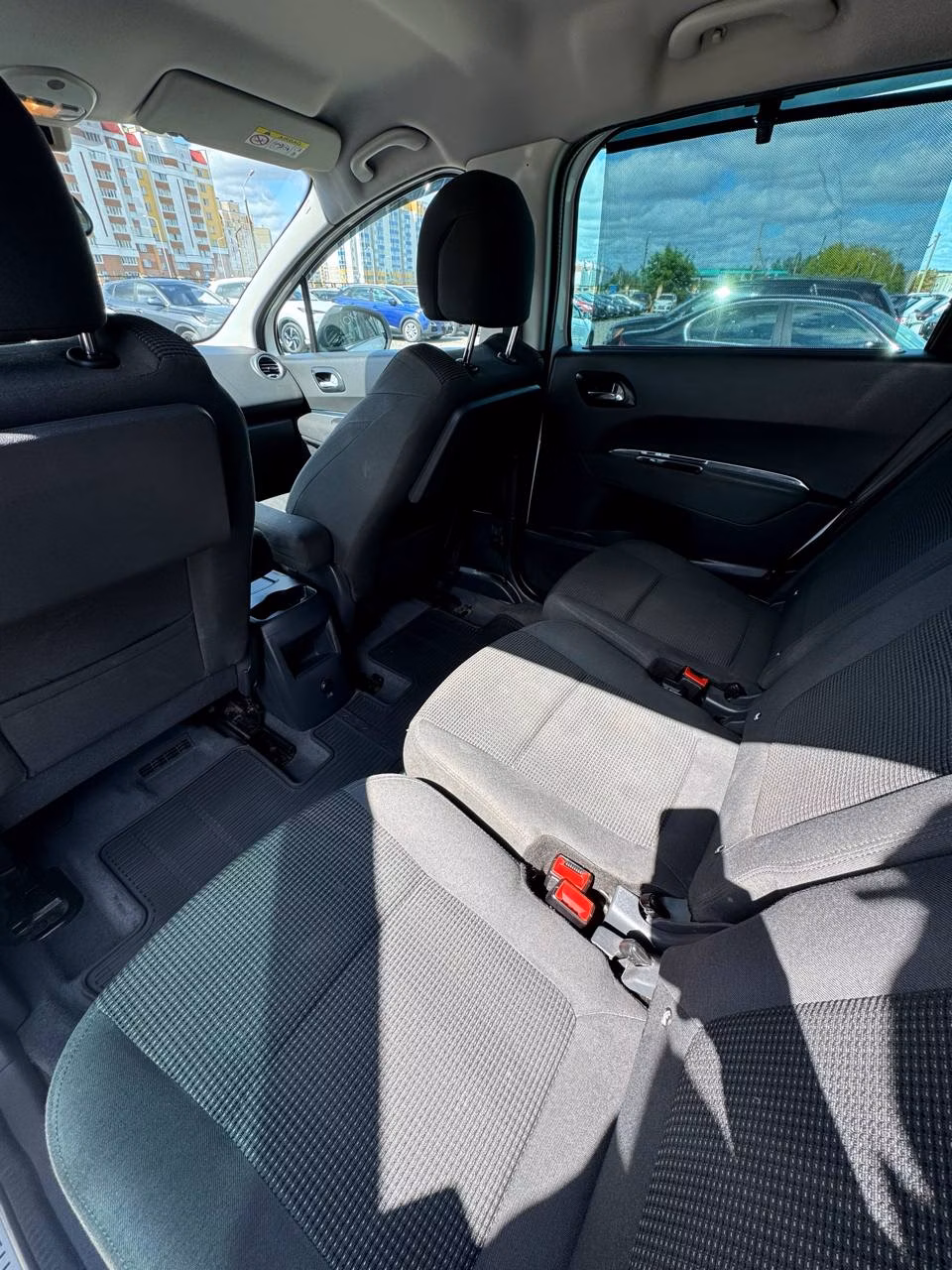 Peugeot 5008 фото 11