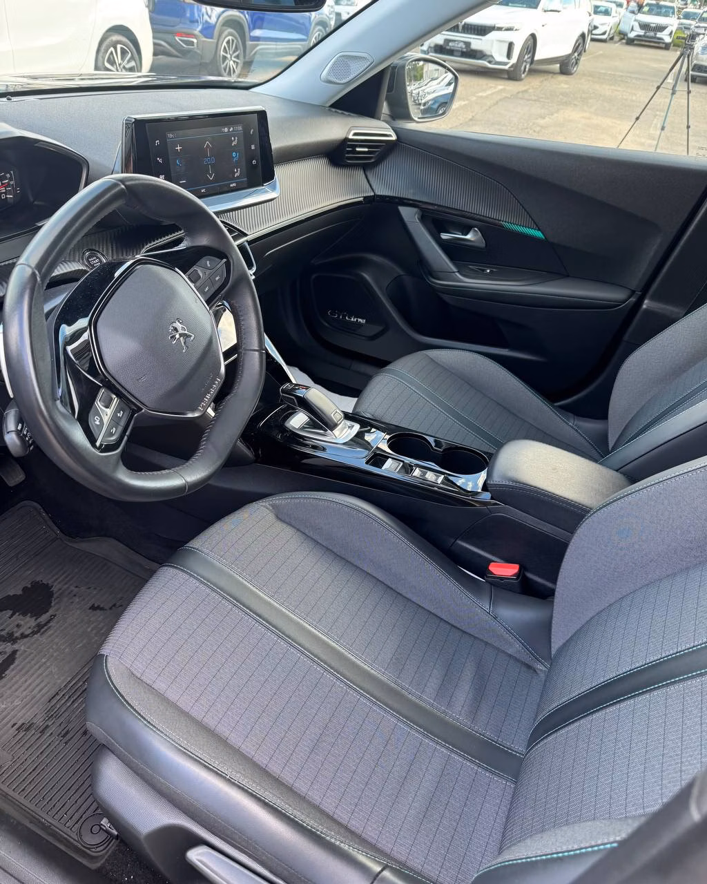 Peugeot 2008 фото 10