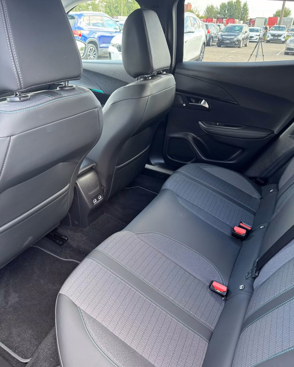 Peugeot 2008 фото 11