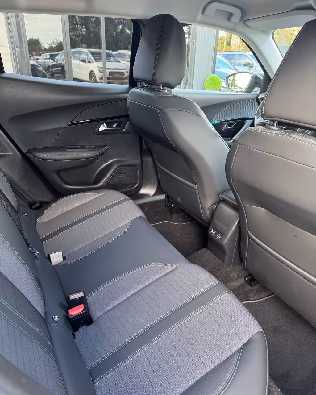 Peugeot 2008 фото 13