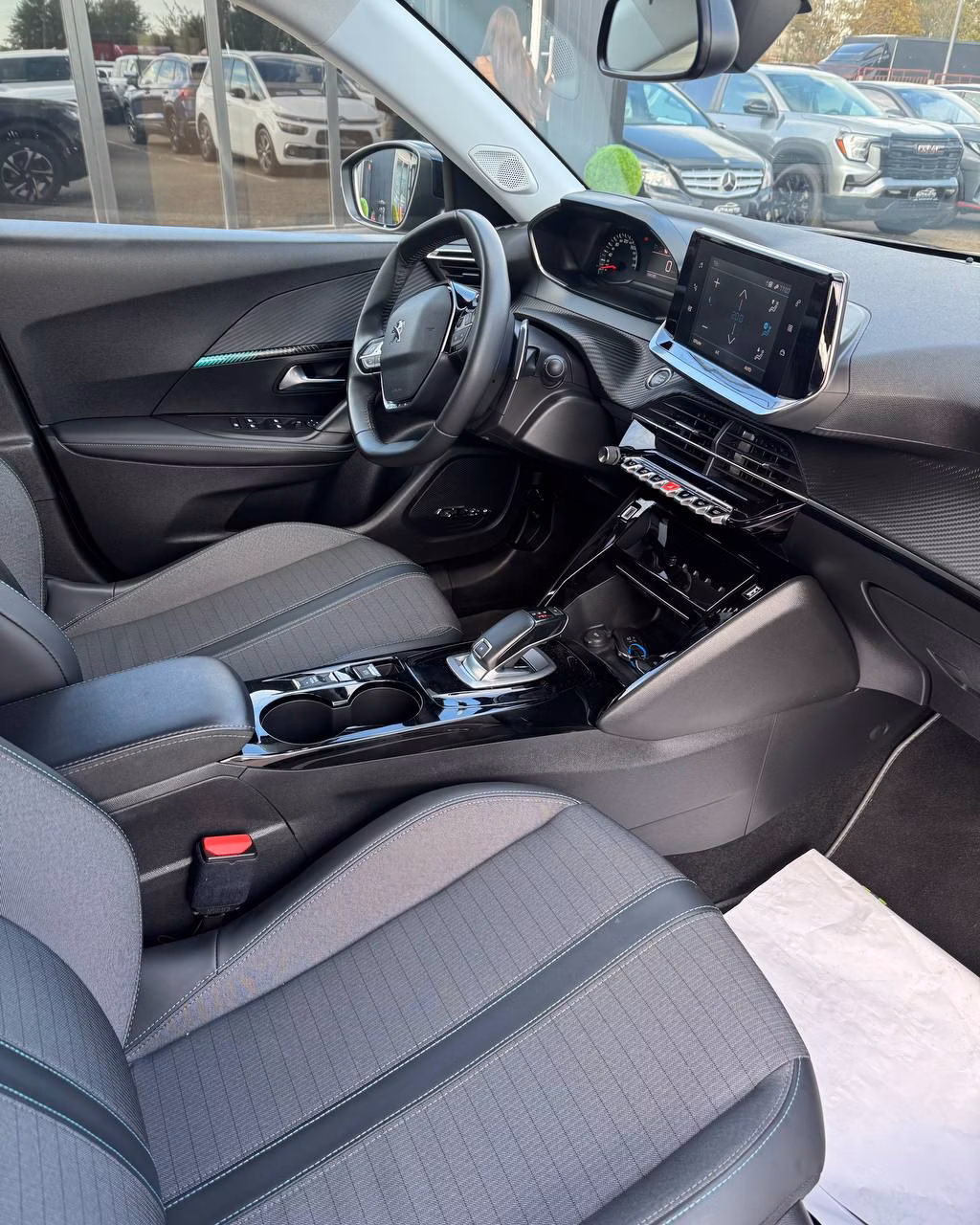 Peugeot 2008 фото 14