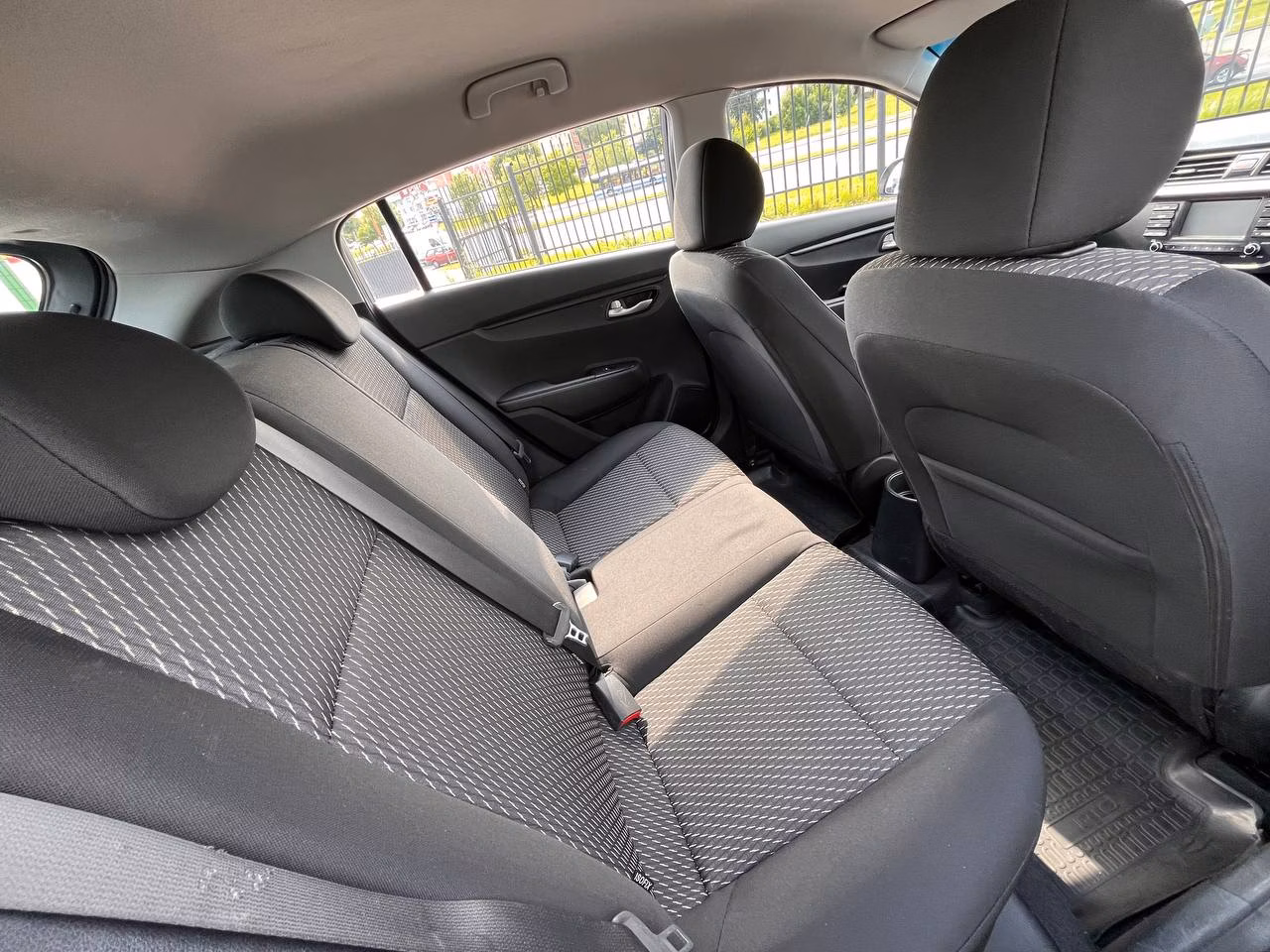 Kia Rio X (X-Line) фото 13