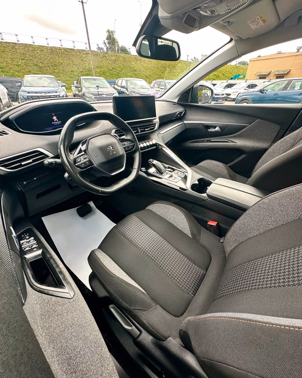 Peugeot 5008 фото 10