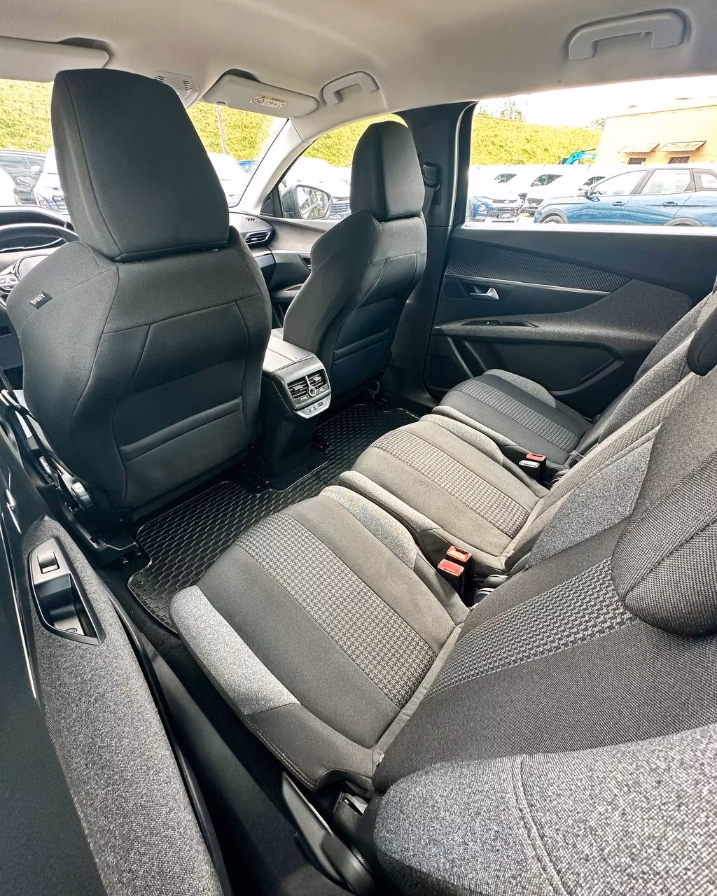 Peugeot 5008 фото 20