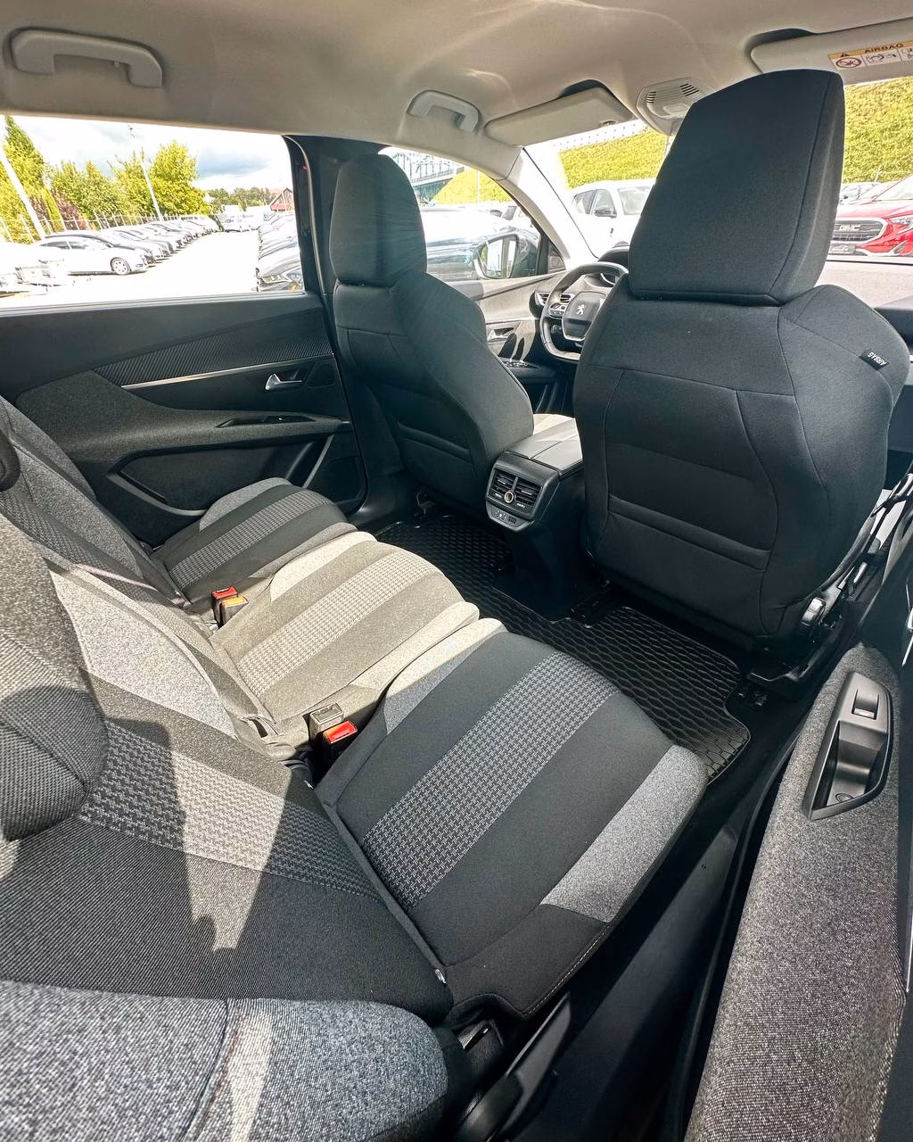 Peugeot 5008 фото 21
