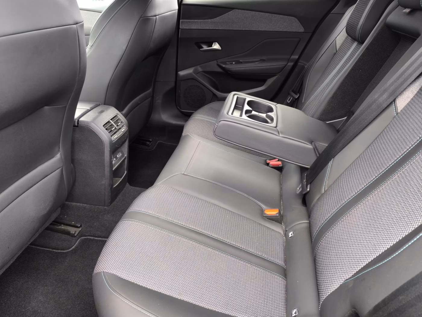 Peugeot 308 фото 10